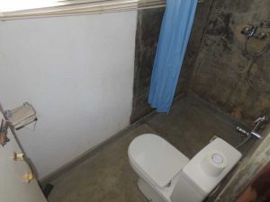 Hill Safari Eco Lodge, Ohiya Balcony rooms Toilets
